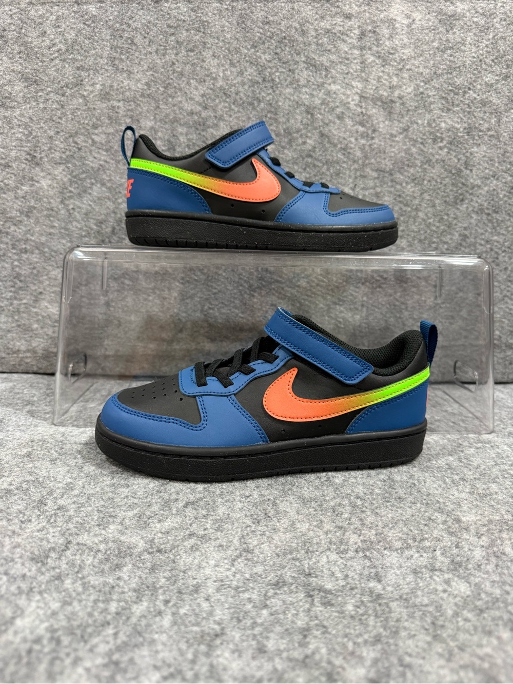 YOUTH 1Y NIKE COURT BOROUGH LOW  BLACK /GREEN STRIKE-COURT BLUE